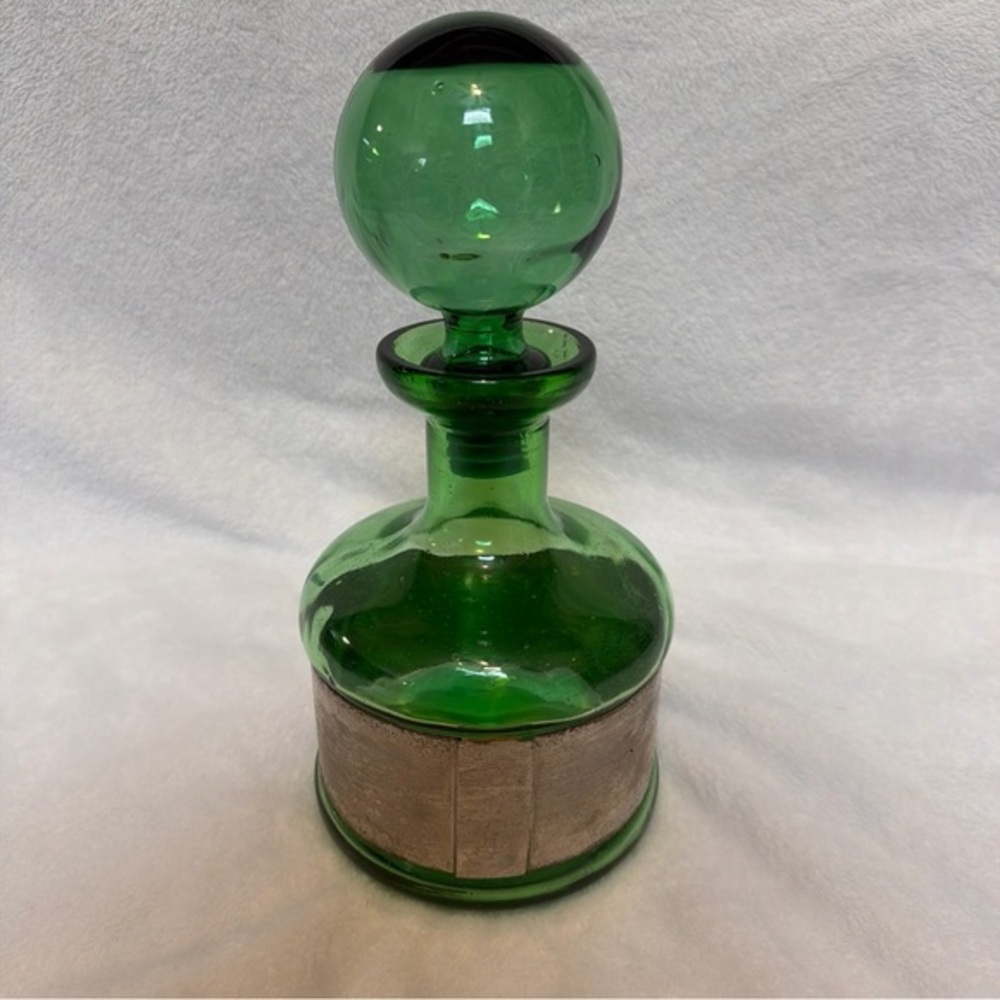 Emerald Green glass decanter & ball stopper 12” - Vintage
